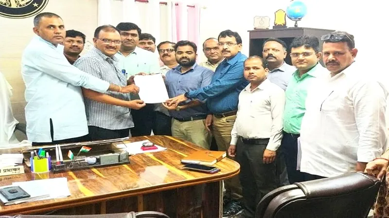 बहराइच: मांगों को लेकर खंड शिक्षा अधिकारी संघ ने सौंपा ज्ञापन, 17 जुलाई को देंगे धरना