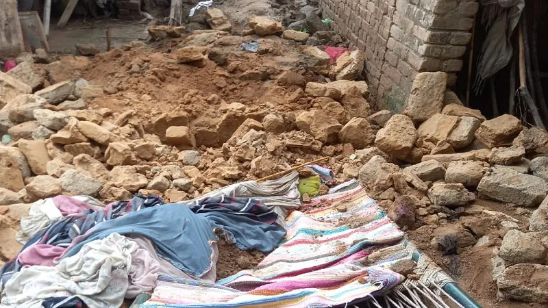 बिजनौर : बारिश से गिरी दीवार, मलबे में दबकर युवती की मौत