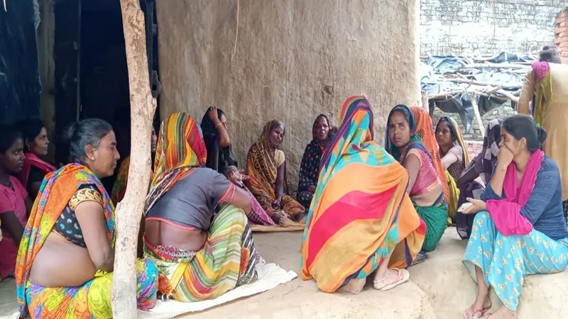 बाराबंकी: घर से फरार प्रेमी युगल का फंदे से लटकता मिला शव, जांच में जुटी पुलिस 