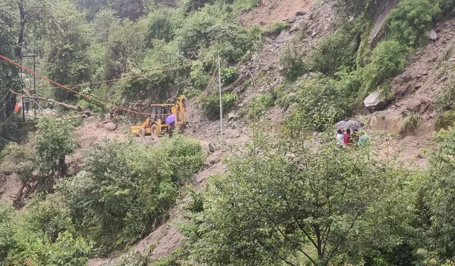 Uttarakhand Weather: प्रदेश में बारिश का कहर, कहीं ऑरेज तो कहीं रेड अलर्ट, मदद के लिए हेल्पलाइन नंबर जारी