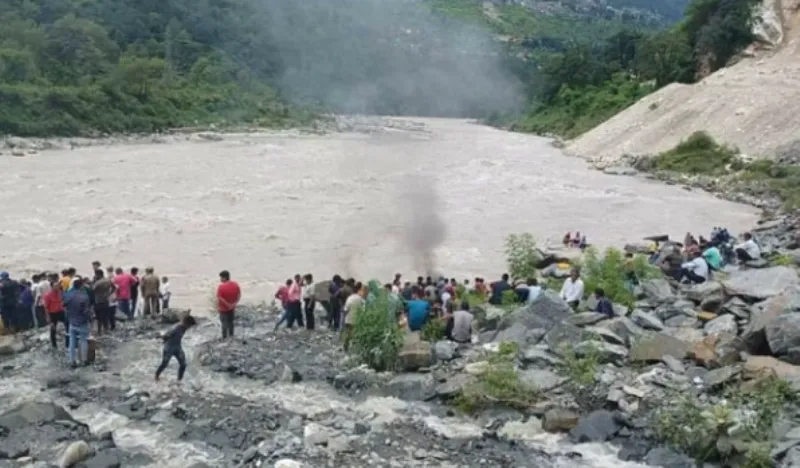 चमोली में माहौल गमगीन... अंतिम संस्कार में उमड़ी भीड़, हर आंख हुई नम