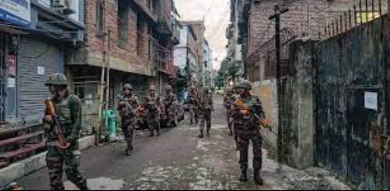 मणिपुरः झड़प की रिपोर्ट, महिलाओं का प्रदर्शन रोकने के लिए इंफाल में लगाया गया कर्फ्यू 