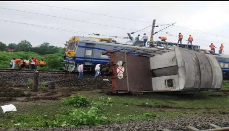 MP: मालगाडी के गार्ड का डिब्बा नरसिंहपुर जिले में पटरी से उतरा, रेल यातायात प्रभावित