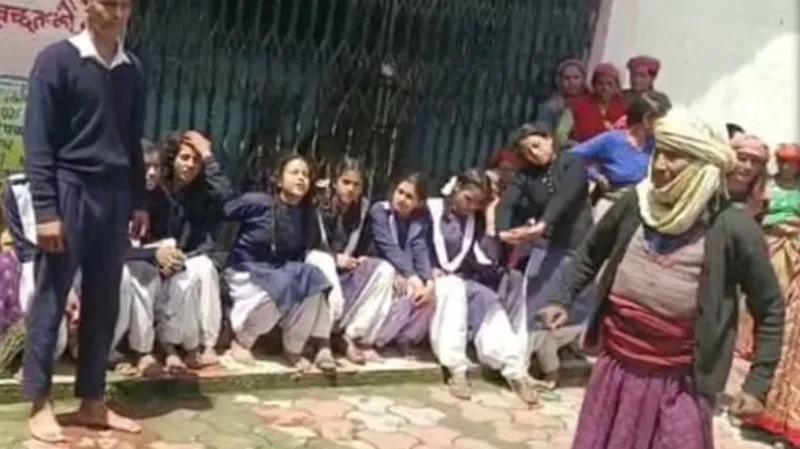 उत्तरकाशी: स्कूल पहुंचते ही छात्राएं होने लगीं बेहोश, लगीं चीखने-चिल्लाने