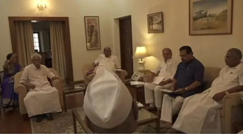 शरद पवार ने कहा- मैं ही हूं राकांपा का अध्यक्ष, बैठक में किए गए आठ प्रस्ताव पारित