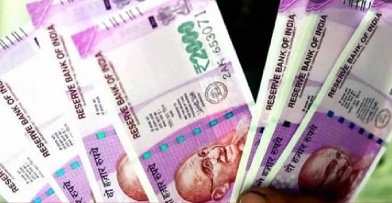 बरेली: बीडीओ साहब ये क्या..! पूनम के साथ खुद भी घिरे तो नाप दिया कविता को