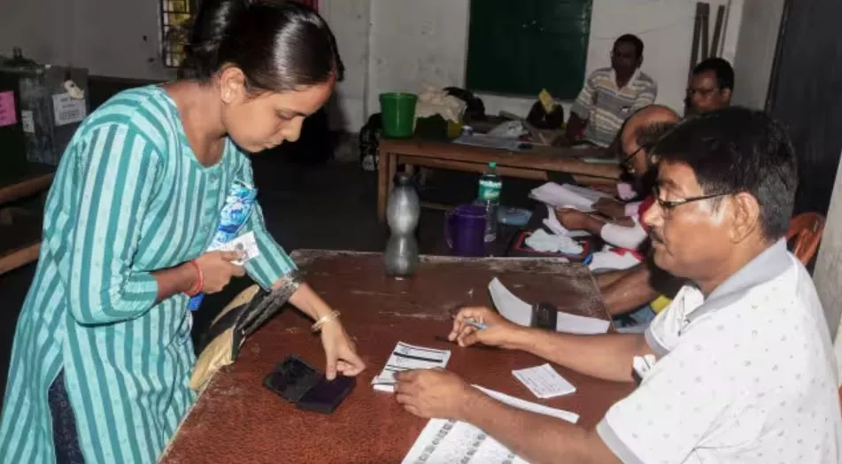 बंगाल पंचायत चुनाव: जिन बूथ पर मतदान अमान्य घोषित किया गया था, वहां 10 जुलाई को पुनर्मतदान का आदेश 