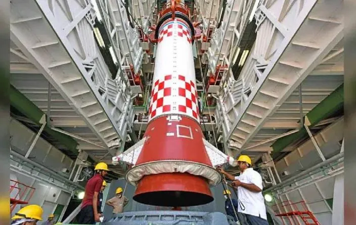 ISRO करेगा sslv को निजी क्षेत्र को स्थानांतरित 