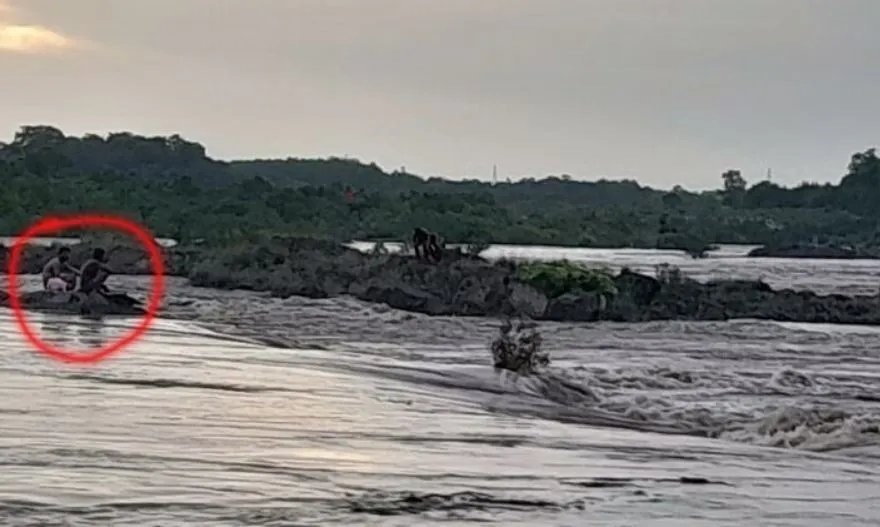 जबलपुर: उफनती नर्मदा नदी में एक टापू पर फंसे चार लोगों को बचाया गया, चला 13 घंटे अभियान 