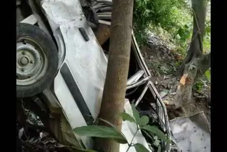 हिमाचल प्रदेश: गहरी खाई में गिरी कार, चार की मौत