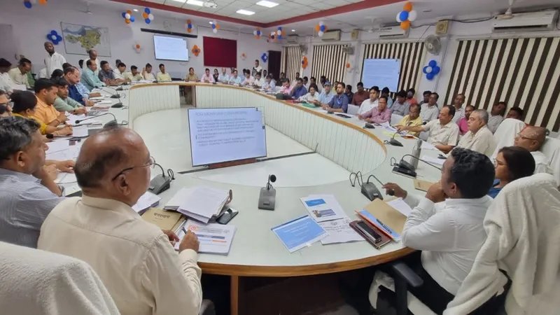 अयोध्या: डीएम का पारा हाई, प्रतिकूल प्रवृष्टि की दी चेतावनी, जानें मामला
