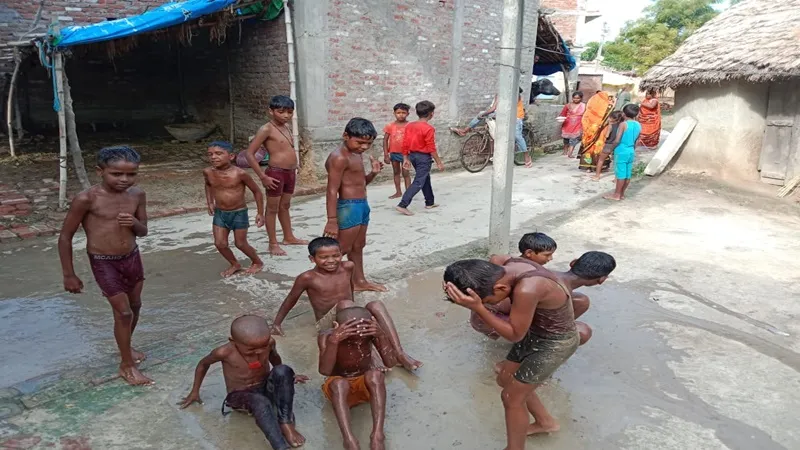 अमेठी: बारिश ने होने से चिंतित किसान, बच्चों ने काल-कलौटी खेल इंद्रदेव से मांगा पानी
