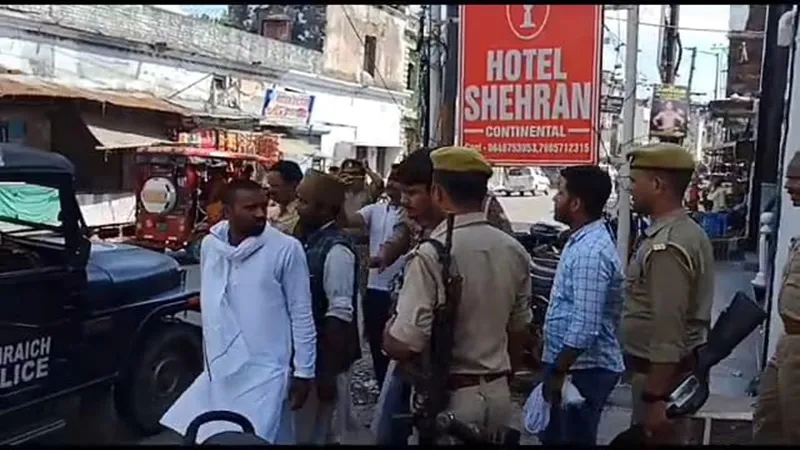 बहराइच पुलिस ने होटल से एसडीपीआई के नौ सदस्यों को लिया हिरासत में, पूछताछ जारी  