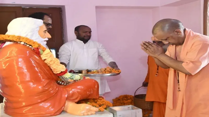 Guru Purnima: गुरु पूर्णिमा पर गोरखनाथ में मंदिर सीएम योगी ने की पूजा-अर्चना, सुनीं जन शिकायतें 