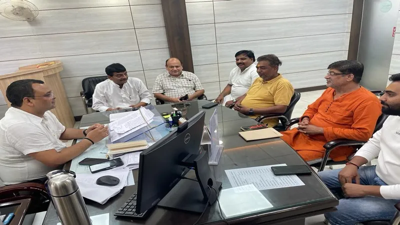 अयोध्या: बार बार नोटिस से प्राधिकरण पर भड़के रामपथ से जुड़े व्यापारी व भवन स्वामी