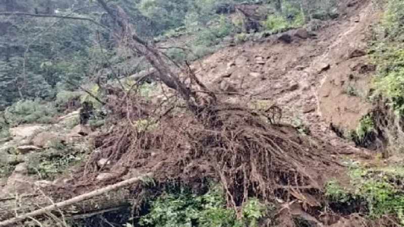 Pakistan : बारिश के कारण खैबर पख्तूनख्वा प्रांत में भूस्खलन, क्रिकेट खेल रहे आठ बच्चें मलबे में दबे