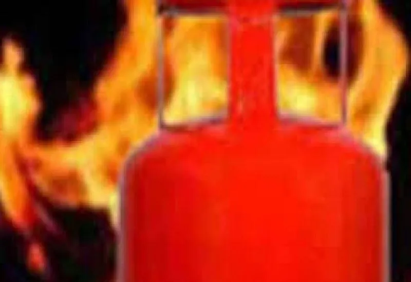 रामपुर : गैस सिलेंडर लीक होने से घर में लगी आग, सारा सामान जलकर राख