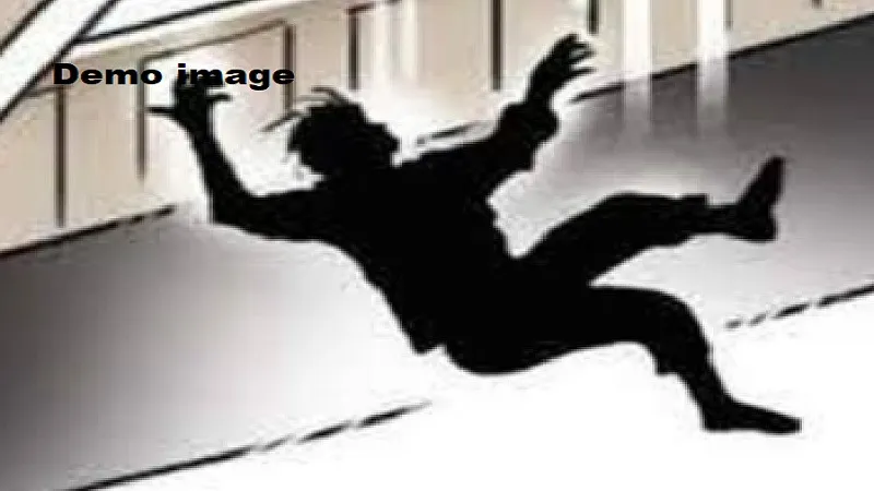 रामपुर: घर की तीसरी मंजिल से सड़क पर गिरा युवक, मौत