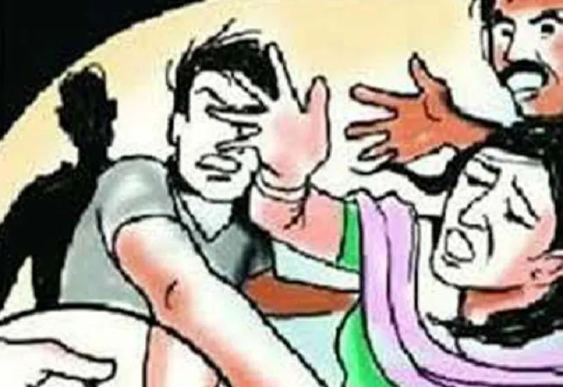 रामपुर में दिनदहाड़े घर में घुसकर मां-बेटे को पीटा, चार पर रिपोर्ट
