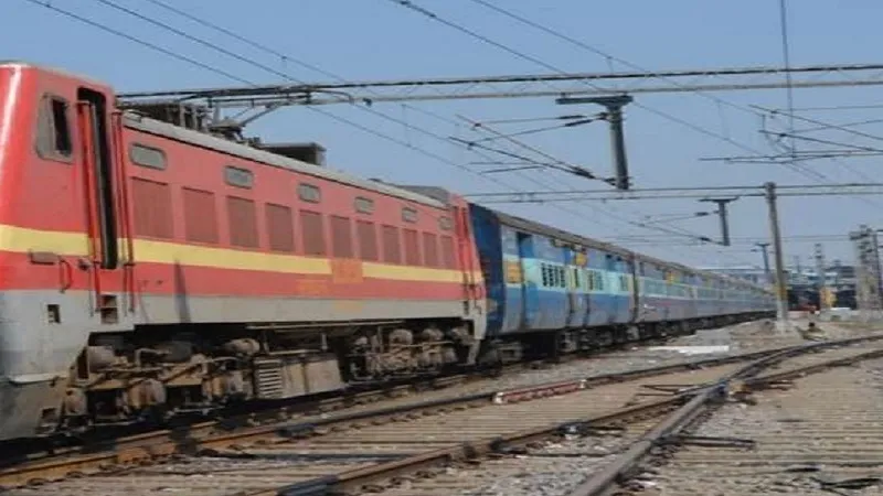 अमरोहा: ट्रेन में गर्भवती की तबीयत बिगड़ी, सीएचसी में दिया बेटी को जन्म