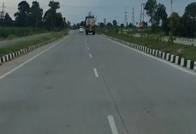 हाईवे का हाल : कागजी घोड़े दौड़ा रहा विभाग, एनएच के 284 स्थलों पर हो गया अतिक्रमण