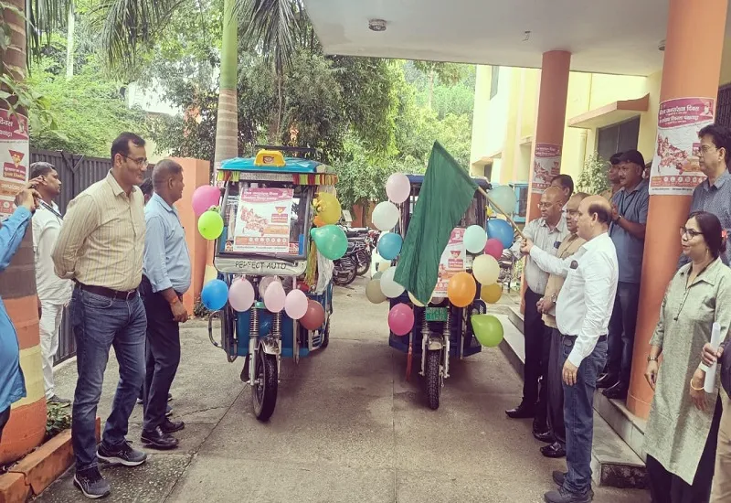 मुरादाबाद : विश्व जनसंख्या दिवस पर सीएमओ ने सारथी वाहन को किया रवाना, जनसंख्या नियंत्रण के उपायों के बारे में करेगा जागरूक