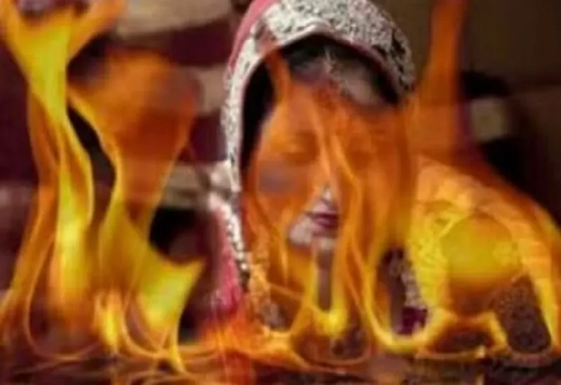 रामपुर : दहेज की मांग पूरी नहीं होने पर विवाहिता को पेट्रोल डालकर जलाया, पति सहित छह लोगों के खिलाफ रिपोर्ट दर्ज