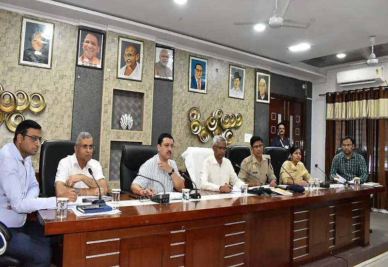 मुरादाबाद : ब्लैक स्पॉट पर दुर्घटना हुई तो नपेंगे एनएचएआई के अधिकारी, लापरवाही पर डीएम ने जताई कड़ी नाराजगी 