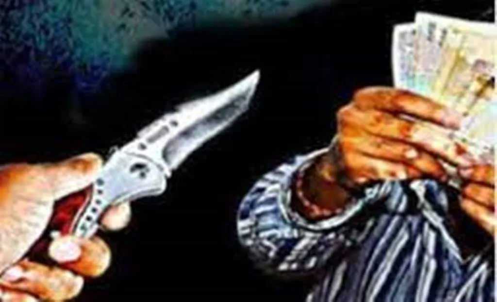 रामपुर: बदमाश बेखौफ...दिनदहाड़े चाकू की नोंक पर महिला से कुंडल और मंगल सूत्र लूटे