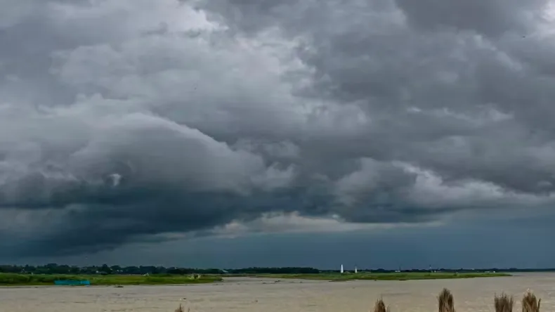 हिमाचल के कुल्लू में बादल फटने से मकान क्षतिग्रस्त, दुर्घटनाओं व सड़क हादसों में अब तक 164 लोगों की मौत