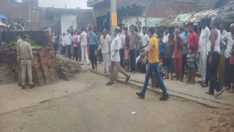 इटावा: घर के बाहर सो रहे बुजुर्ग किसान की धारदार हथियार से हत्या, जांच में जुटी पुलिस  