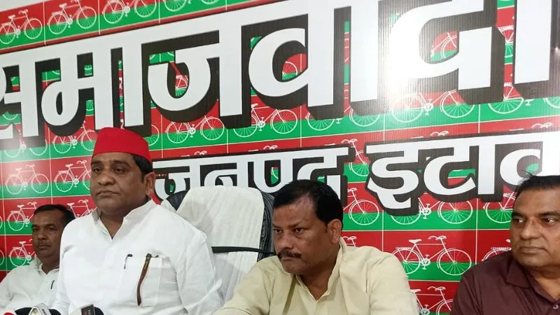 इटावा में सपा के जिला अध्यक्ष गोपाल यादव, बोले- शावकों की मौत के मामले में जिम्मेदारी और तय हो जवाबदेही 