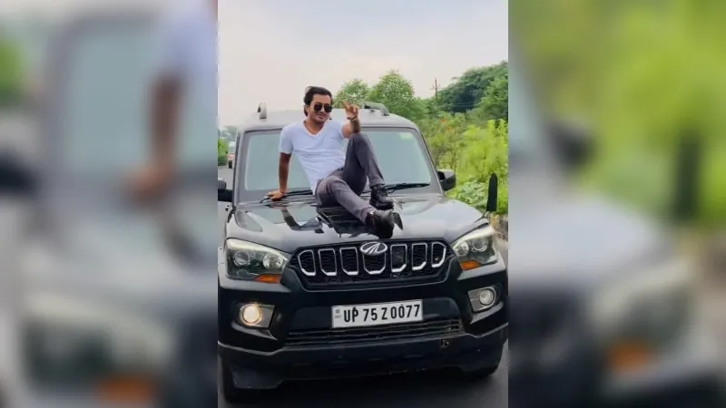 Etawah News : कार की बोनट पर बैठकर बना रहा था रील्स, पुलिस ने ठोंका 13 हजार रुपये का चालान, पढ़ें- पूरा मामला