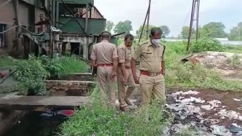 Farrukhabad News : कायमगंज के चीनी मिल के टैंक में उतराता मिला शव, हत्या कर फेंकने की आशंका