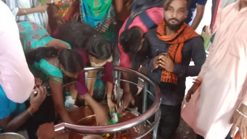 Sawan 2023 : Fatehpur में हर हर महादेव के उद्घोष से गूंजे शिवालय, घाटों पर मुस्तैद रहा प्रशासन