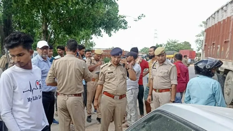 Fatehpur Accident: ट्रक-अल्टो की भिड़ंत, कार सवार पांच लोगों की मौत, मरने वालों में दो महिला व तीन पुरुष शामिल
