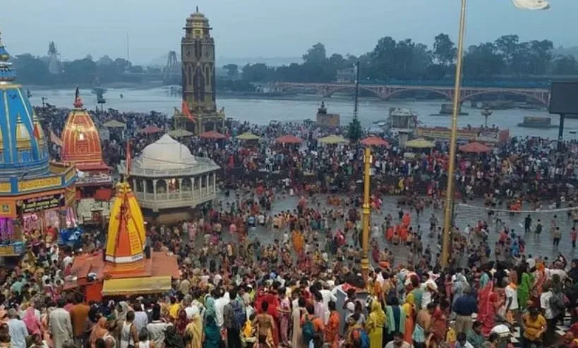 Somvati Amavasya: हरिद्वार में गंगा स्नान के लिए श्रद्धालुओं की उमड़ी भीड़, कल से नहीं पड़ेंगे कोई तीज-त्योहार, जानें क्यों... 