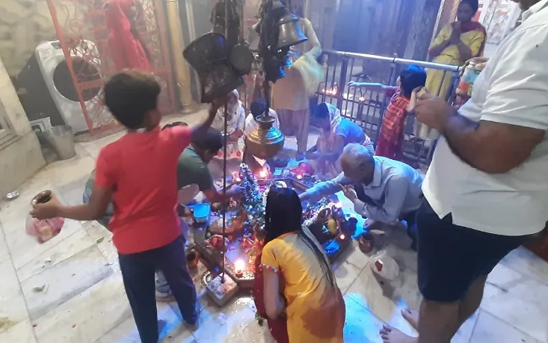 मुरादाबाद : शिवभक्तों ने मंदिरों में किया जलाभिषेक, हर-हर महादेव के जयकारों से गूंजा वातावरण