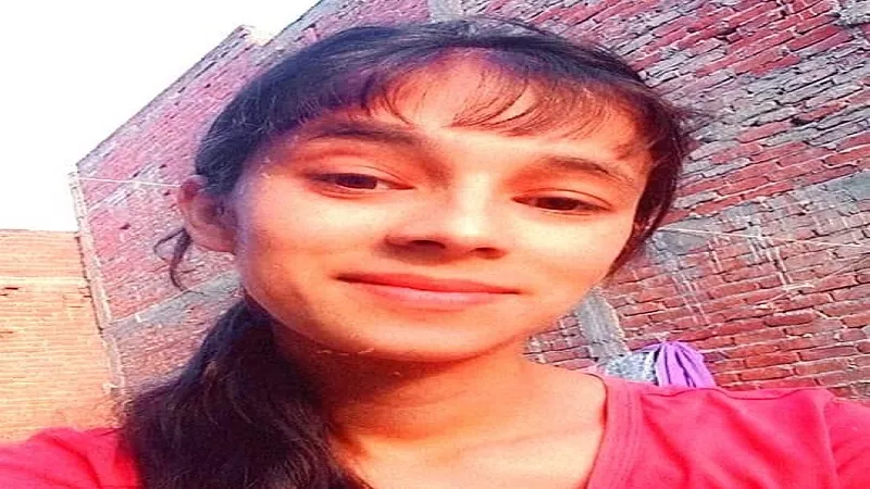 रामपुर : प्रेमी पर लगाया बेटी की हत्या का आरोप, सड़क किनारे मिला था युवती का शव