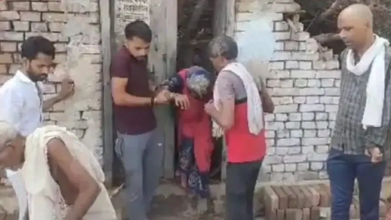 Hamirpur News : बारिश से कच्चा मकान भरभरा कर गिरा, वृद्ध दंपति मलबे में दबे, हादसे के बाद मची चीख-पुकार