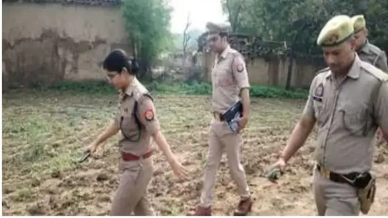 Hamirpur: खेत में पड़ा मिला युवक का शव, प्रेम प्रसंग में हत्या का शक, लोग बोले- रात में जोर-जोर से चिल्ला रहा था
