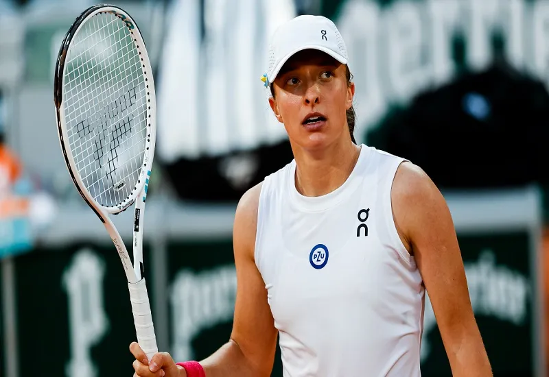 Wimbledon : बेलिंडा बेनसिच को हराकर विंबलडन के क्वार्टर फाइनल में पहुंचीं Iga Świątek 