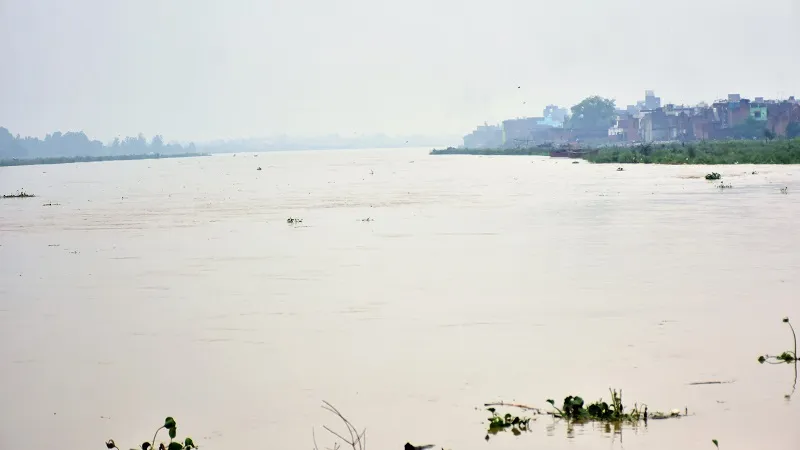 मुरादाबाद : चेतावनी रेखा के करीब पहुंची रामगंगा, कालागढ़ बांध से 100 क्यूसेक पानी छोड़ा