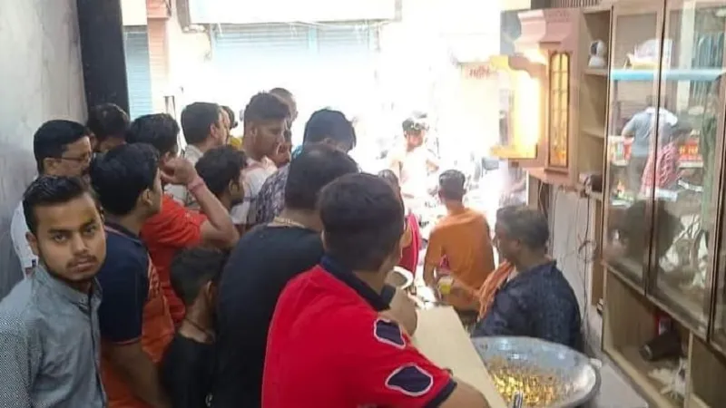 संभल: चन्दौसी में अलीगढ़ की कचौड़ी को लेकर सोशल मीडिया पर छिड़ी बहस