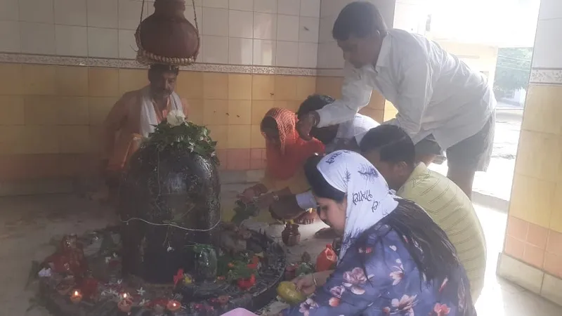 मुरादाबाद : सावन के पहले सोमवार को शिवभक्तों ने किया भोलेनाथ का जलाभिषेक