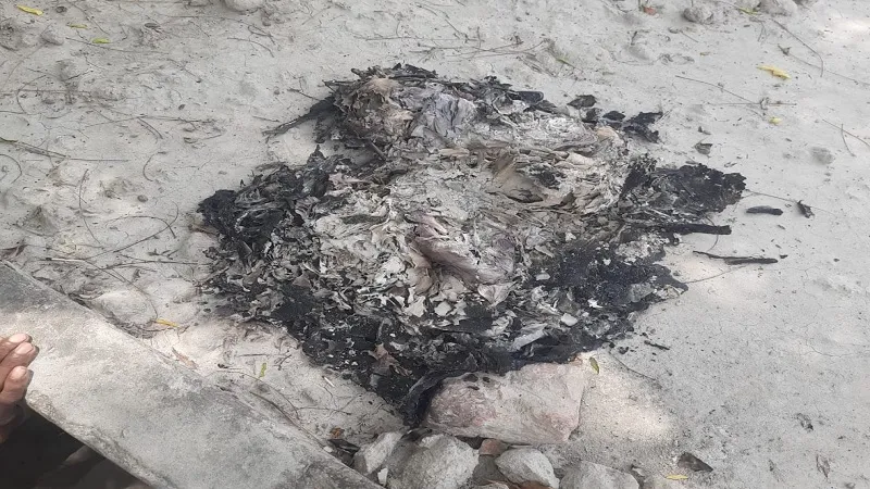 संभल : युवक ने पहले जलाये कपड़े फिर फंदे पर लटककर दी जान