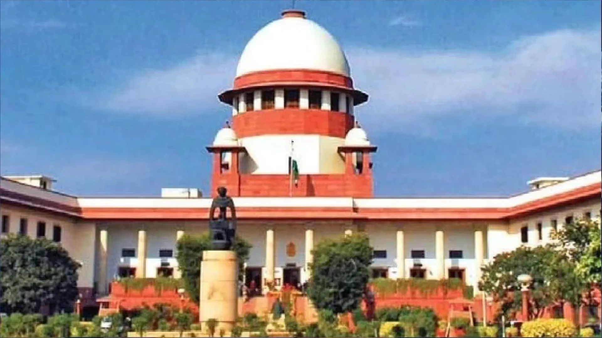 छात्राओं को मुफ्त सैनिटरी पैड मुहैया कराने संबंधी याचिका पर कल सुप्रीम कोर्ट में सुनवाई 