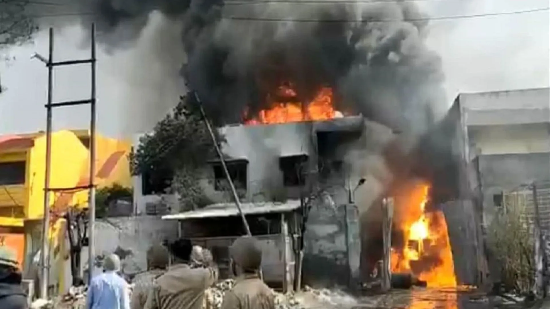 तमिलमाडु: पटाखा फैक्ट्री में धमाके से दहला इलाका, तीन महिलाओं समेत 8 की मौत