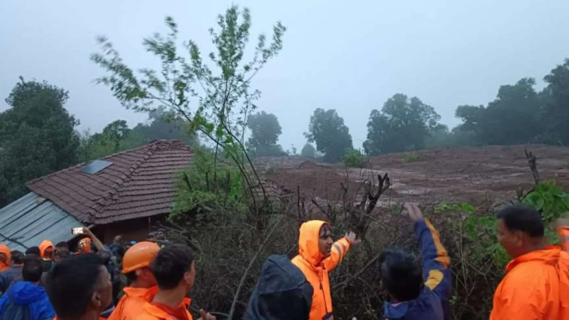 महाराष्ट्र के रायगढ़ जिले में भूस्खलन, पांच लोगों की मौत, 100 लोगों के मलबे में फंसे होने की आशंका