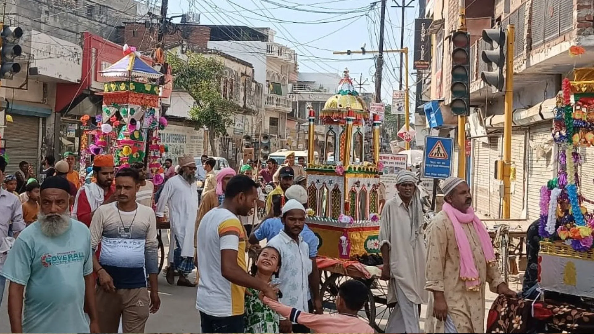शाहजहांपुर: या हुसैन की सदाओं के बीच कर्बला में दफनाए गए ताजिए